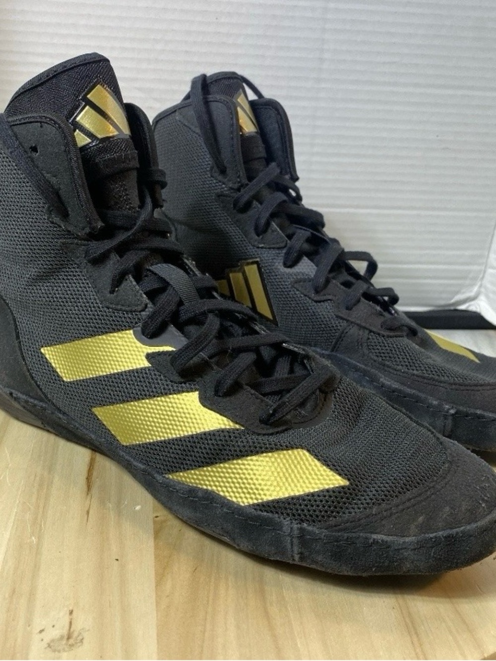 adidas ADIZERO MENS 10 WRESTLING SHOES BOXING BOOTS  BLACK/GOLD MMA BOOTS